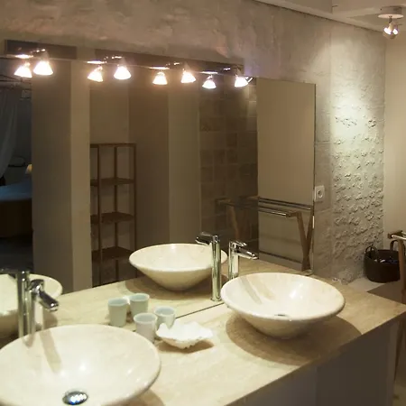 D'hotes Clos Des Pierres Blanches Bed & Breakfast *