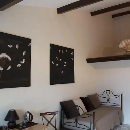 D'hotes Clos Des Pierres Blanches Bed & Breakfast *