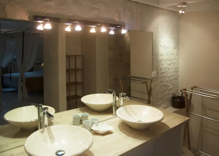 D'hotes Clos Des Pierres Blanches فندق مبيت وإفطار 3*